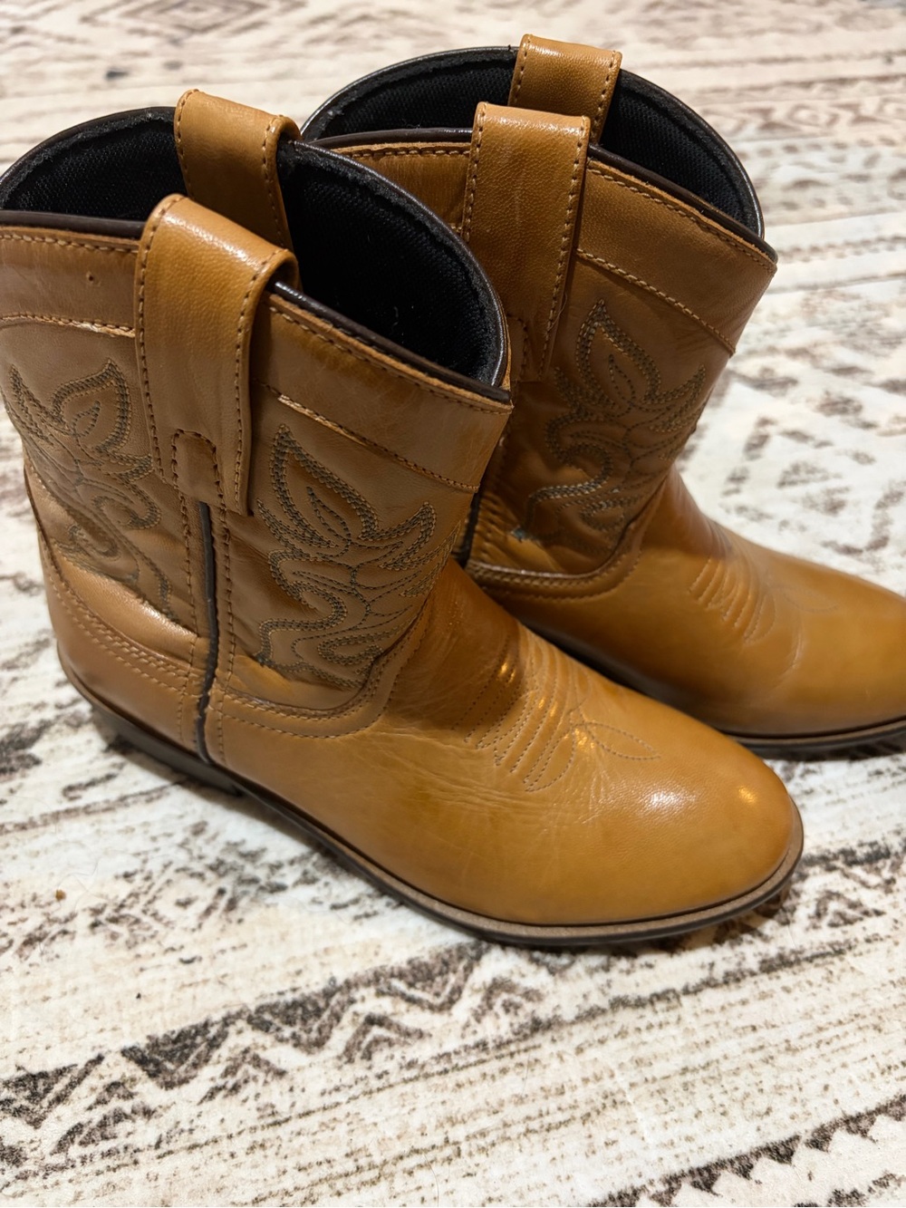 Dingos Classic Women's Tan Western Boots - Stylish Everyday Cowgirl Look